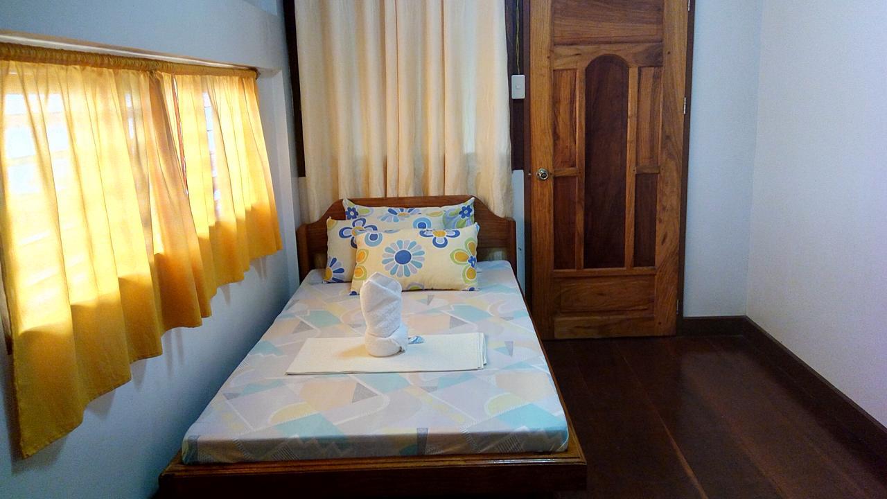 Peria Seafront Pensione Roxas  Exterior photo